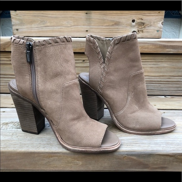 Vince Camuto Shoes - 🍂 Vince camuto Kicetta heeled booties